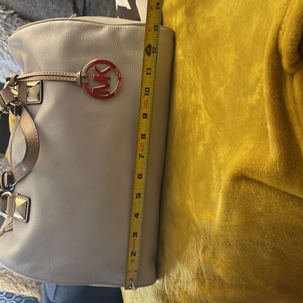 Authentic Genuine Leather Michael Kors Handbag - Picture 12 of 14